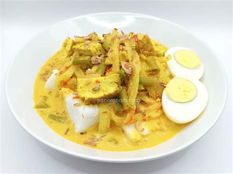  Lontong Sayur: Geleneksel Baharatlı Güçlü Bir Kıyılmış Yemek!